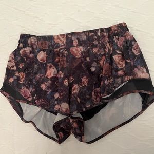 Lululemon hotty hot 2.5”